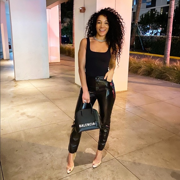 Meet your Posher, Amanda - Picture 2 of 2